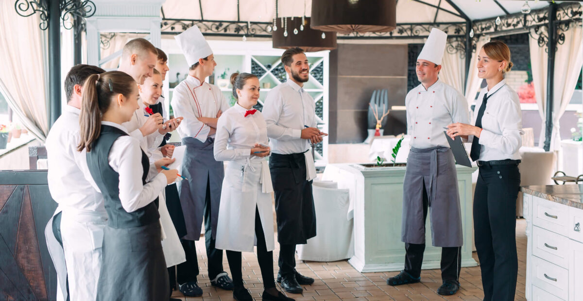 how to train restaurant staff